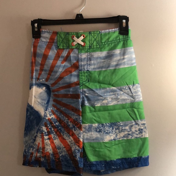 Boys size medium swim trunks (lot of 2). - Picture 2 of 3